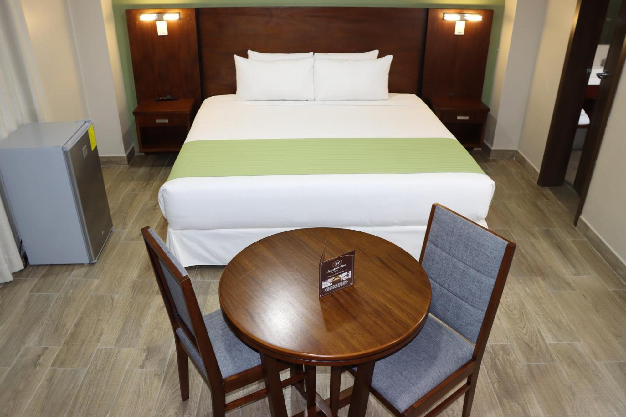 Hotel San Agustin Plaza Latacunga Exterior foto